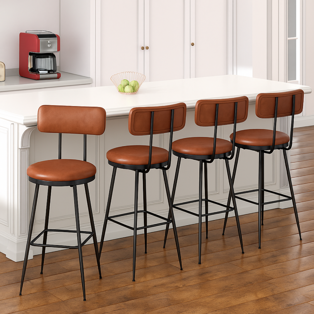 Chaises de bar marron cognac style industriel dans une cuisine lumineuse