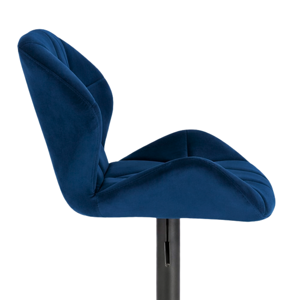 Chaises de bar stylisées et galbées en velours sobre – Berlin