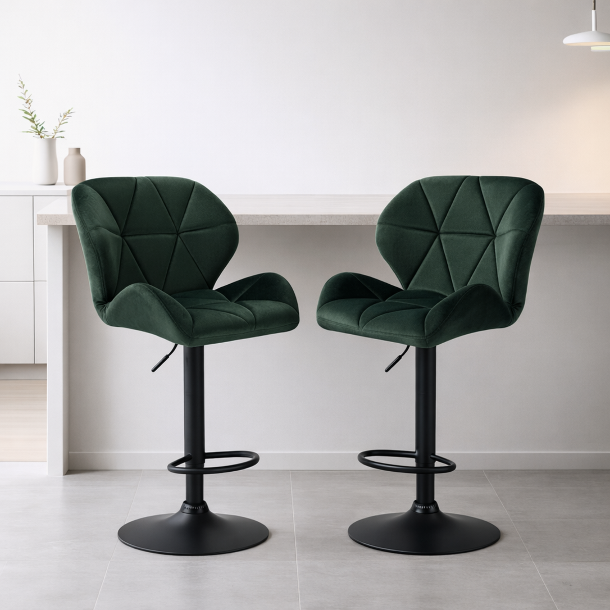 Ensemble – 2 chaises de bar stylisées et galbées en velours – Berlin