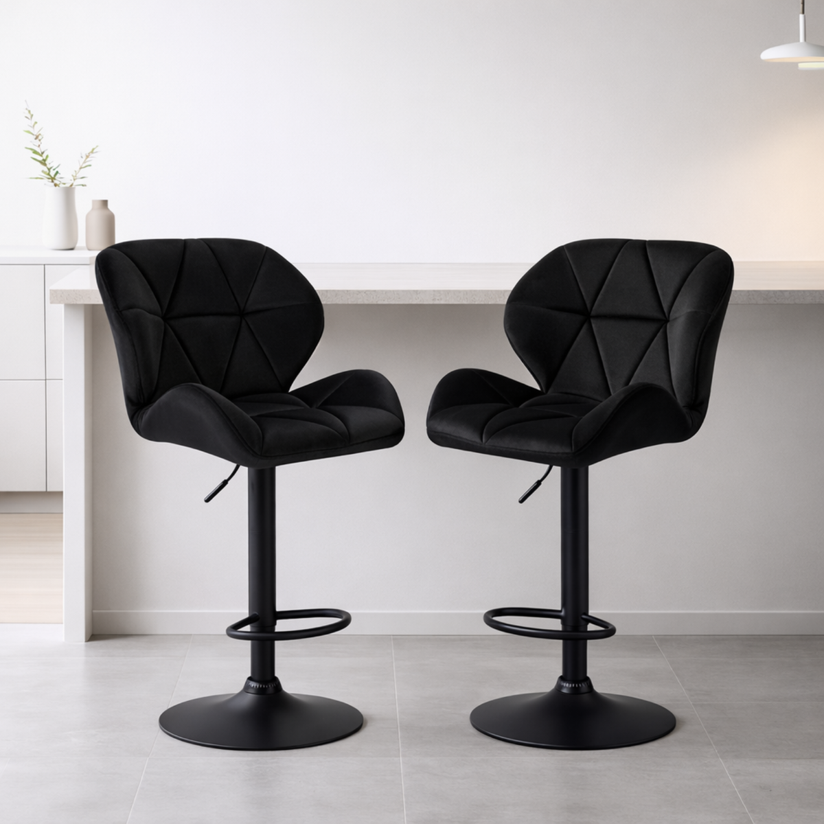 Ensemble – 2 chaises de bar stylisées et galbées en velours – Berlin