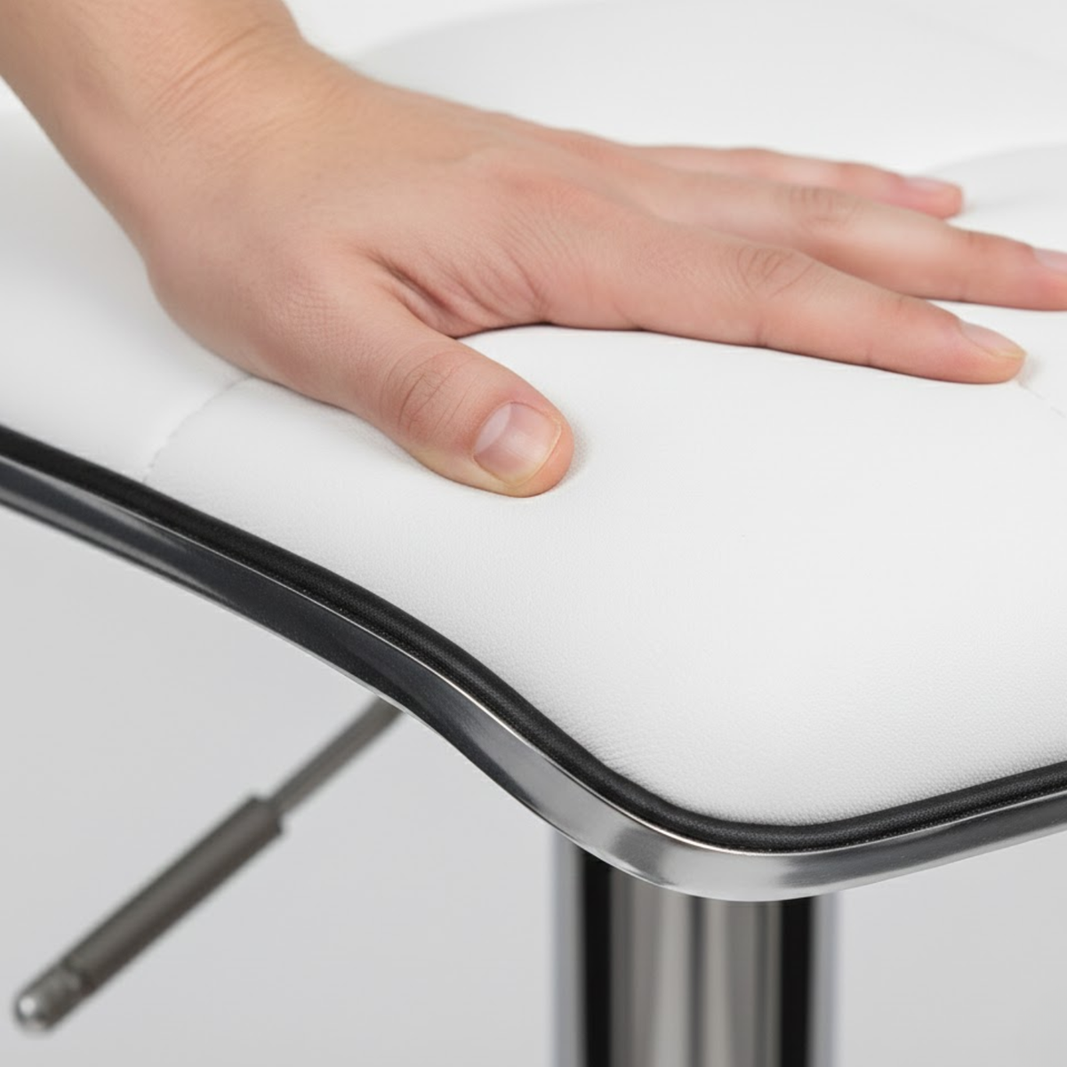 Ensemble – 2 tabourets de bar chromés au design minimaliste – Klark