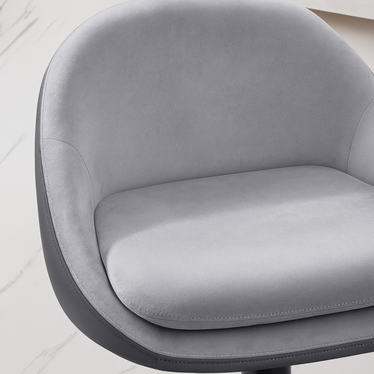 Ensemble – 2 chaises de bar au design moderne et enveloppant – Gloria