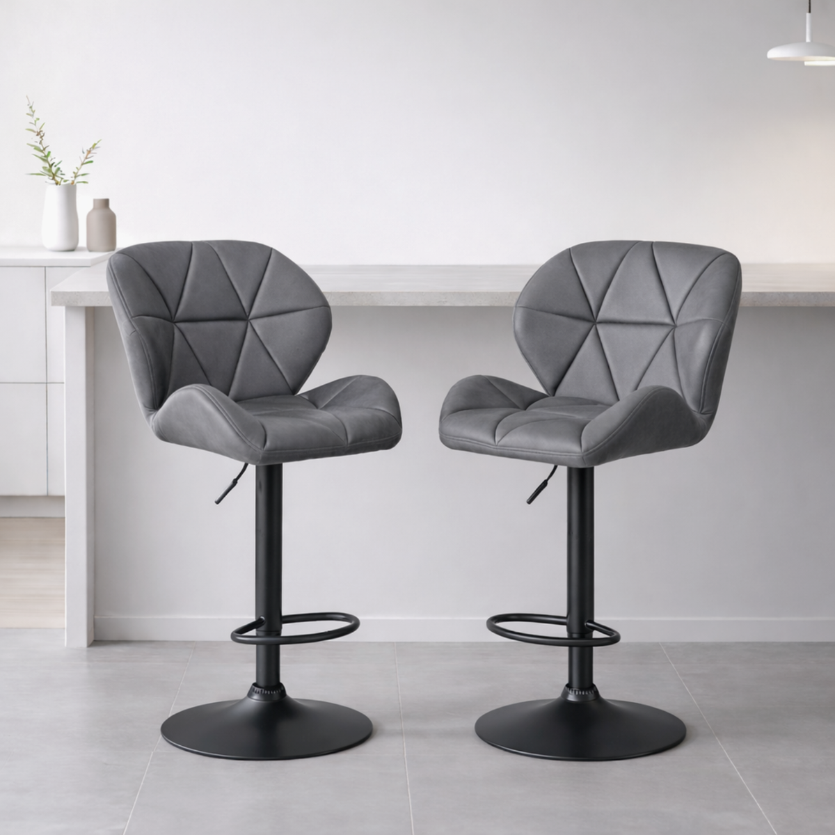 Chaises de bar stylisées en similicuir haute densité – Berlin